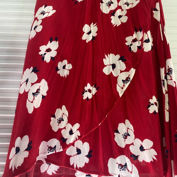 Red floral wrap style skirt - Picture 2 of 5